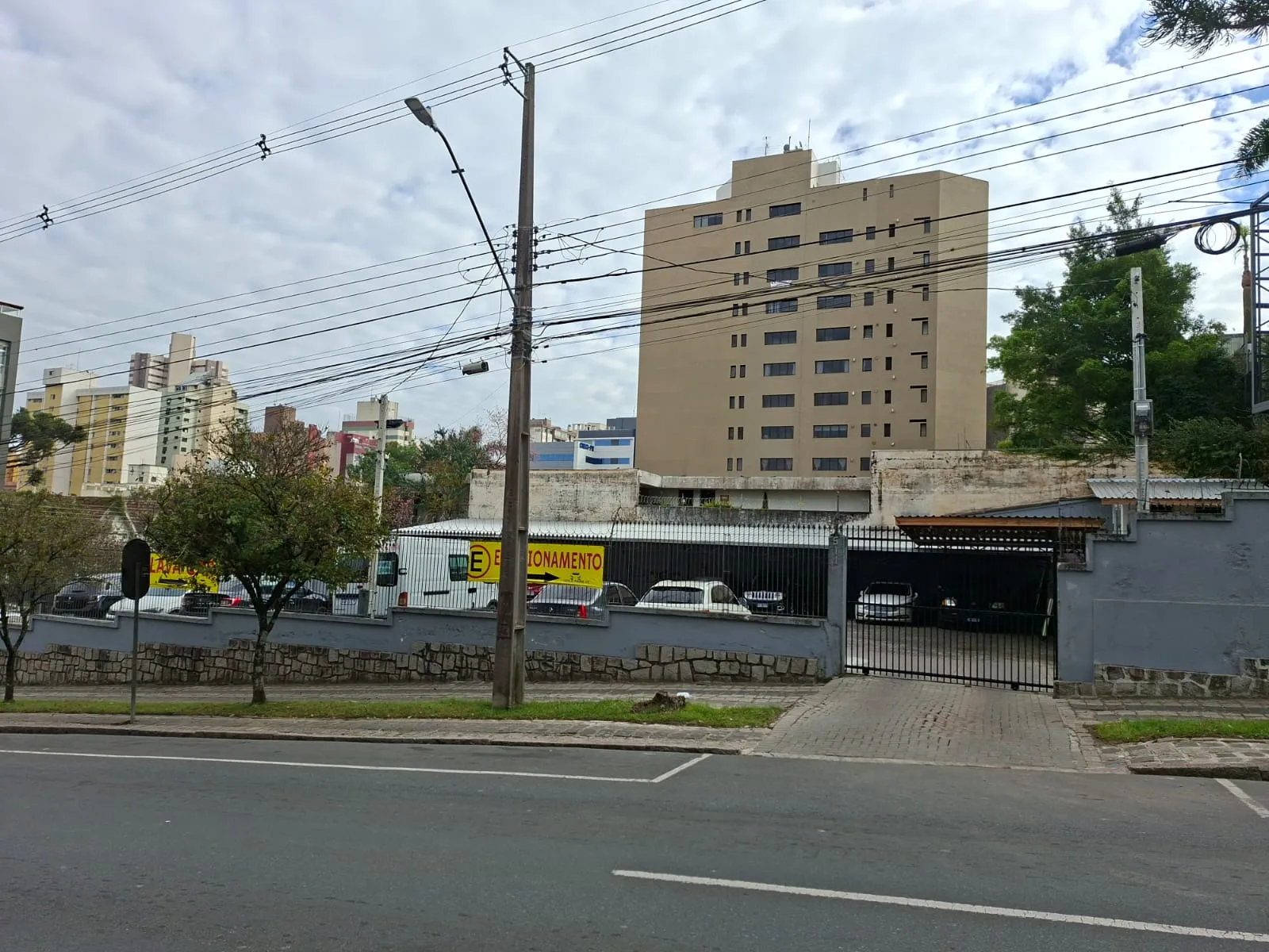 Imagem de uma das filiais da empresa Gold Park.
