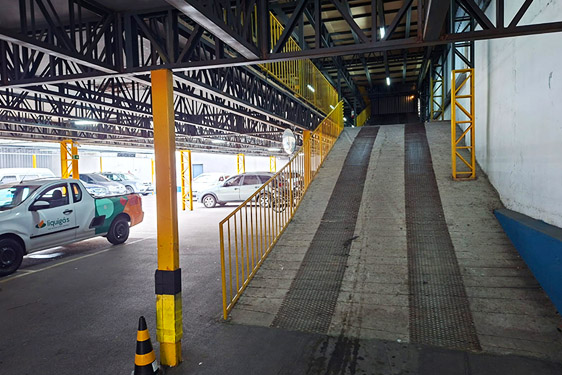 Imagem de uma das filiais da empresa Gold Park.